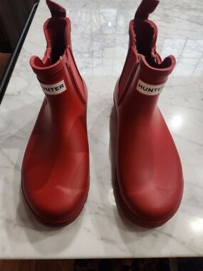 Hunter Short Chelsea Rain Boots in Red